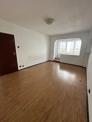 Bld. Chisinau -Piata Delfinului-Apartament 2 camere-confort 1-Centrala -Parcare - imagine 2