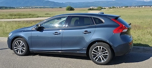 Volvo V40 Momentum model 2018