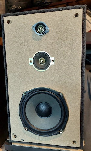 Boxe JVC pe 3 Căi