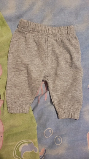 Pantaloni bebe pana la 1 luna