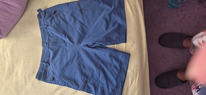 Vand pantaloni scurti firma head.