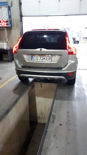 Volvo XC60 D5 - imagine 2