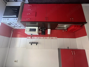 Închiriez apartament 3 camere 