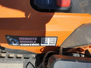Roboti tuns iarba 