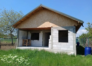 Casă la roșu + teren 12120 mp, Vernești, jud. Buzău