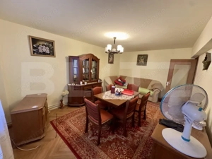 Apartament 3 camere decomandat, 76 mp, 2 băi, balcon, etaj 2 – Cugir  - imagine 2