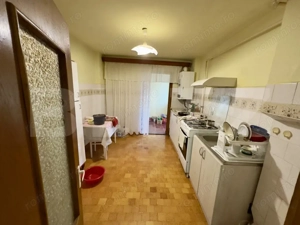 Apartament 3 camere decomandat, 76 mp, 2 băi, balcon, etaj 2 – Cugir  - imagine 4
