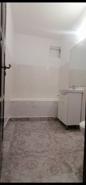 Garsoniera Spatiu Parter 40 mp liber nemobilat neutilat meditații firmă cabinet salon birou atelier  - imagine 9