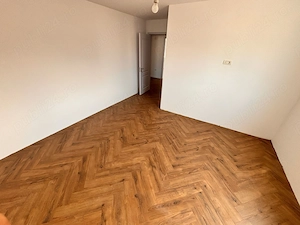 Casă 108 mp utili 3 cam, 2 băi 2 dresinguri ,1 balcon curte proprie 35 mp, 2 locuri de parcare - imagine 7