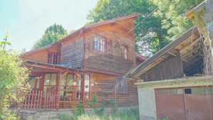 Casă din lemn la 1 km de Castelul Bran, potențial turistic! - imagine 2