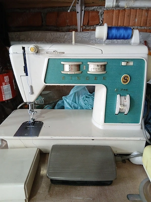 De vinzare Masina de cusut  Singer 746
