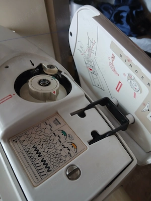 vand mașina de cusut marca Singer 746