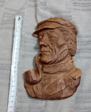Relief de perete din lemn sculptat 17 cm. marinar cu pipa