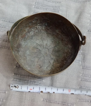 Caldarusa decorativa din alama bronz 10 cm.