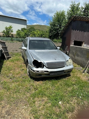 dezmembrez mercedes c180 w203