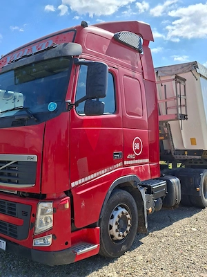 Vând Ansamblu Complet: Cap Tractor Volvo FH (2011) + Remorcă (2021, Unic Proprietar) - imagine 2