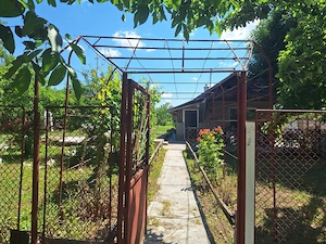 Vând sau schimb casă bătrânească + Teren 2.400mp   Sat Fundata, Comuna Perieți, Jud. Ialomița