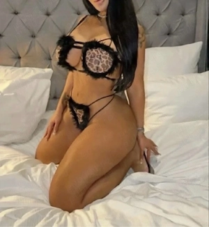 Fată nouă în oraș Zenaide Hot Girl Party Girl Deplasari
