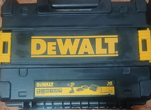 Se VINDE set unelte DeWALT