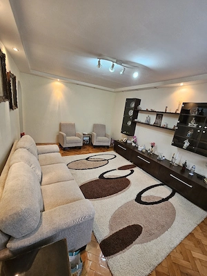 vand apartament zona Soarelui