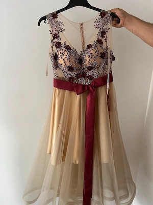 Rochie nouă de vanzare!