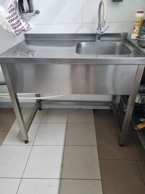 Masă Inox Profesională cu Chiuvetă și Baterie Profesională Horeca