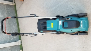 Mașina de tuns iarba electrică Makita