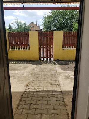 VAND  casa renovata, luminoasa cu tavan inalt ,utila pentru orice destinatie,in  Jimbolia. - imagine 10