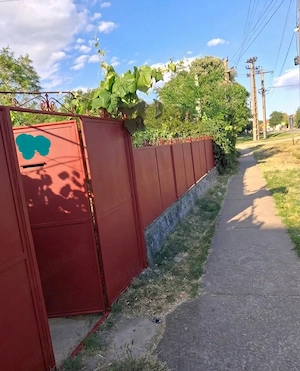 Teren intravilan cu o casă demolabilă de vânzare  - imagine 3