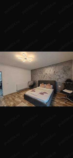 Casa de vanzare compartimentata in 3 apartamente  - imagine 5