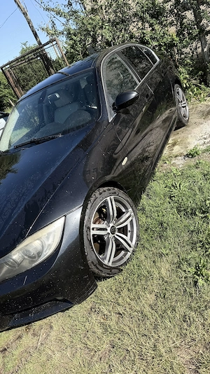 Vând BMW 330xd E90, an fabricație 2007, motor 3.0 diesel M57 de 231 CP, cutie automată și tracțiune 