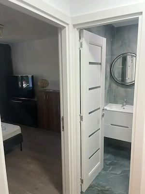 Închiriez apartament 3 camere zona Soarelui 