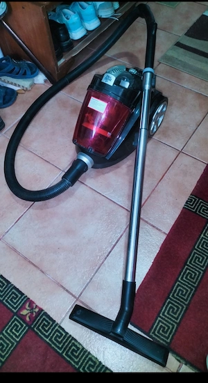 Aspirator puternic fara sac 2500w cu filtru Hepa 