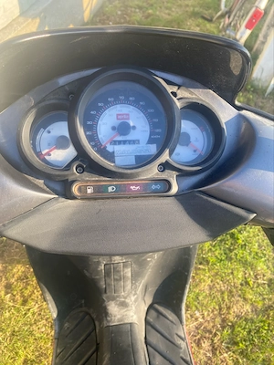 vand scuter aprilia stare buna recent schimbat set motor - imagine 3