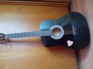 Vând chitară acustică