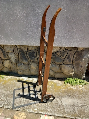 Liză din metal și lemn