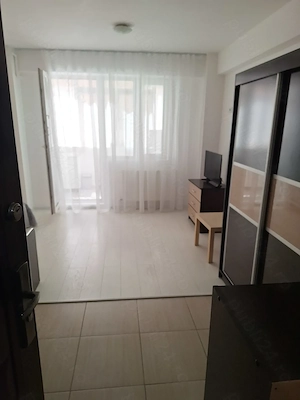 Închiriez garsoniera 