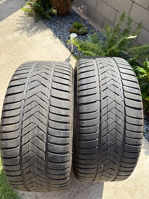 Vand 2 anvelope Pirelli Winter Sottozero 3 Runflat