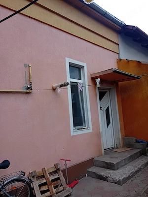 Casă de vânzare la câteva minute de centru. - imagine 3