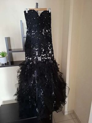 Rochie super elegantă pentru ocazii speciale neagră si detaliu argintiu 