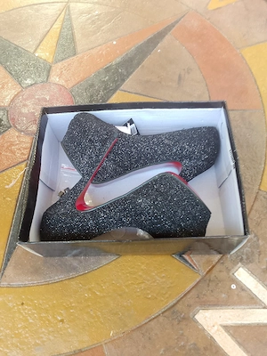 Vand pantofi