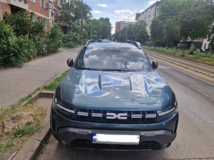 Persoană fizică vând Dacia Duster Extreme 2025 4X4 130TCE 28500km stare excelentă
