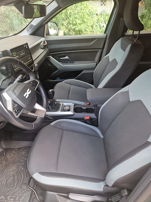 Persoană fizică vând Dacia Duster Extreme 2025 4X4 130TCE 28500km stare excelentă - imagine 10