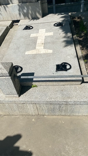 LOC de veci la Sf Lazar 