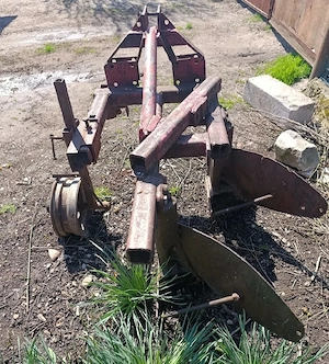 UTB 445 cu bară antirăsturnare și plug,Motor Refăcut Complet, Ambreiaj Nou, Stare Tehnică Impecabilă - imagine 6