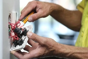Reparatii si instalatii electrice