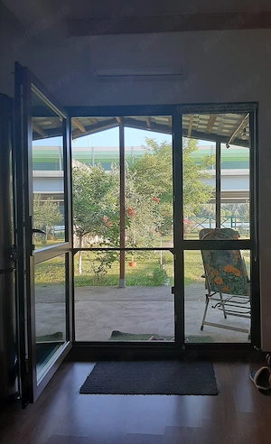 Teren și casa de vacanta cu iesire la lacul Milcov.  - imagine 7