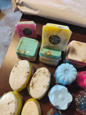     Săpunuri Artizanale Handmade   Răsfăț Natural pentru Pielea Ta