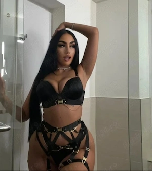 brunetă 25 de ani Expertă si Profesionista 