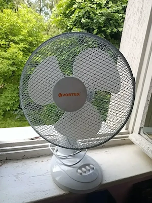 Vând ventilator de birou